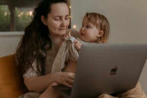 « BERCEAU POUR L’EMPLOI » : une solution de garde pour les parents en recherche d'un emploi